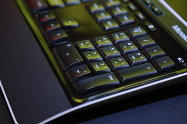 black-color-computer-keyboard-4066481_1280 photo of high end computer keyboard