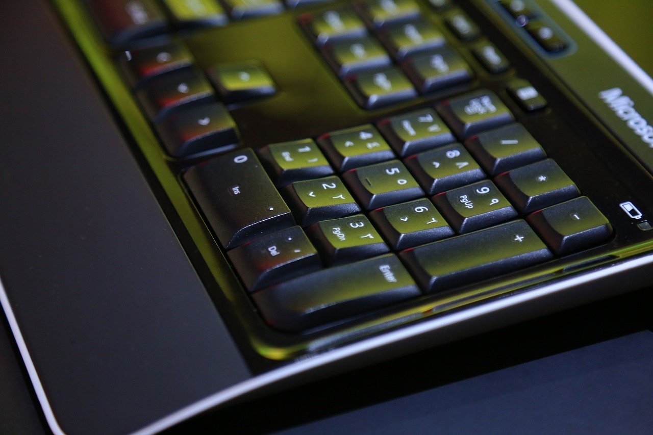 black-color-computer-keyboard-4066481_1280 photo of high end computer keyboard